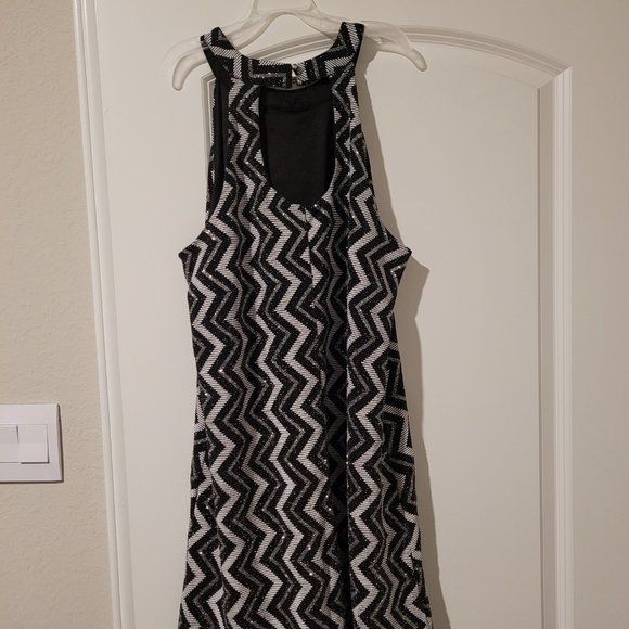 Dress - Picture 5 of 6